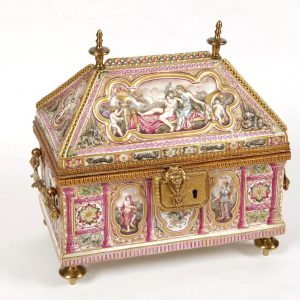 CAJA REAL FÁBRICA DE PORCELANA DE CAPODIMONTE - SIGLO XIX