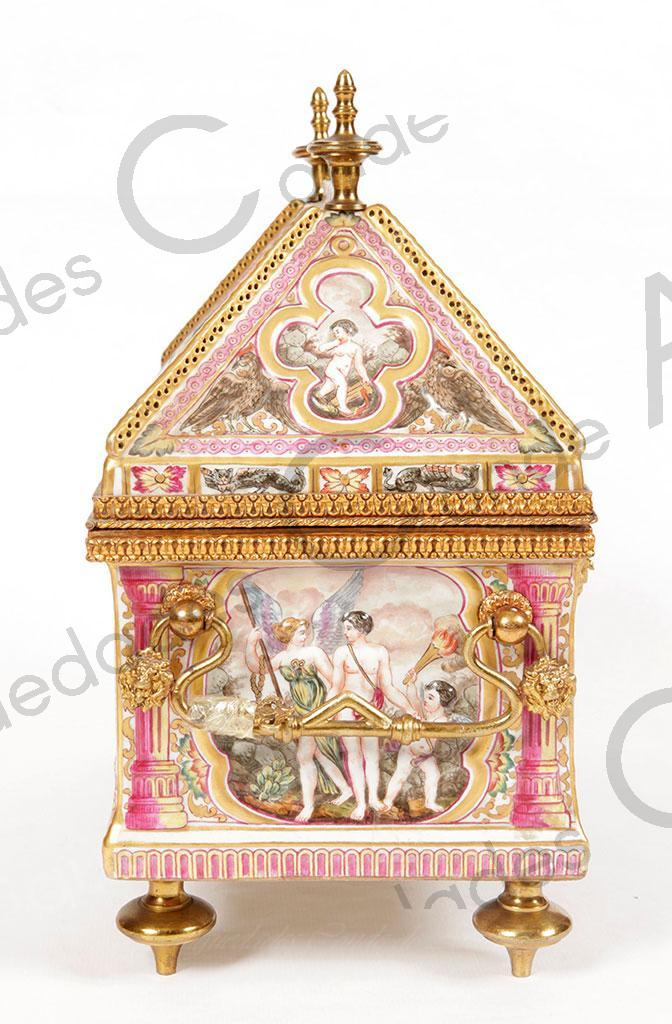 CAJA REAL FÁBRICA DE PORCELANA DE CAPODIMONTE - SIGLO XIX 3 CAJA REAL FÁBRICA DE PORCELANA DE CAPODIMONTE - SIGLO XIX