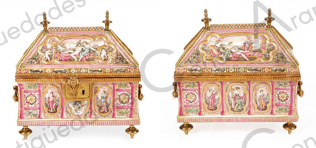 CAJA REAL FÁBRICA DE PORCELANA DE CAPODIMONTE - SIGLO XIX