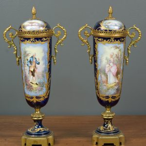 PAREJA JARRONES SEVRES 2 - SIGLO XVIII