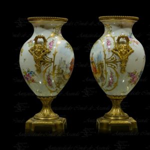 PAREJA JARRONES SEVRES - SIGLO XVIII