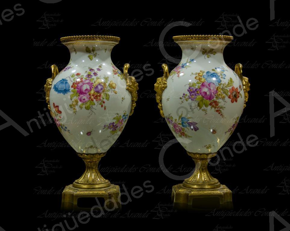 PAREJA JARRONES SEVRES - SIGLO XVIII