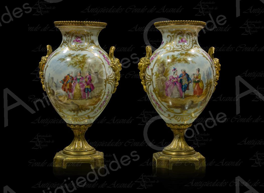 PAREJA JARRONES SEVRES - SIGLO XVIII
